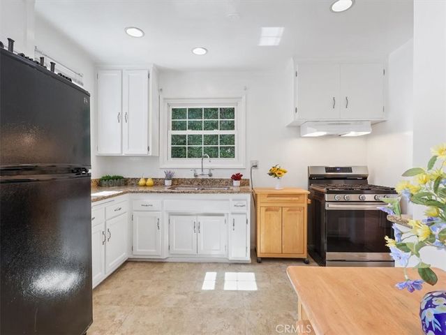 15460 Sylvan Street, Van Nuys, CA 91411