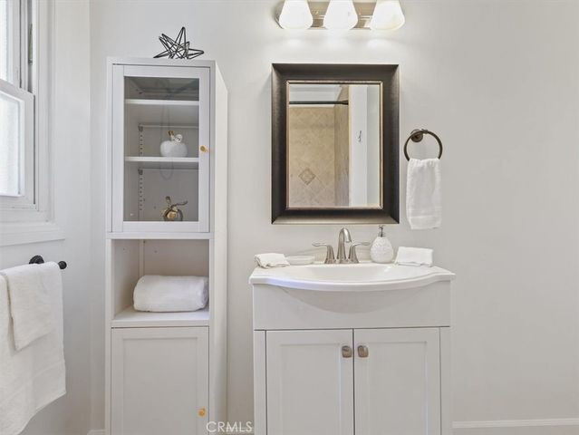 15460 Sylvan Street, Van Nuys, CA 91411