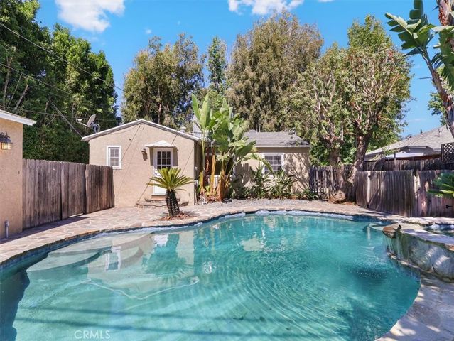 15460 Sylvan Street, Van Nuys, CA 91411