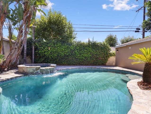 15460 Sylvan Street, Van Nuys, CA 91411