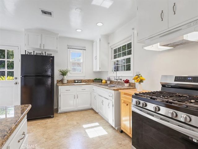 15460 Sylvan Street, Van Nuys, CA 91411