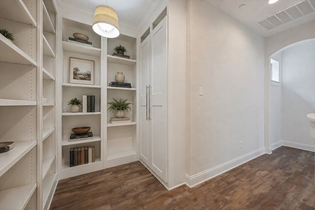 921 Brook Forest Lane, Euless, TX 76039