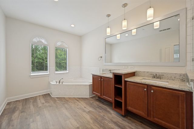 921 Brook Forest Lane, Euless, TX 76039