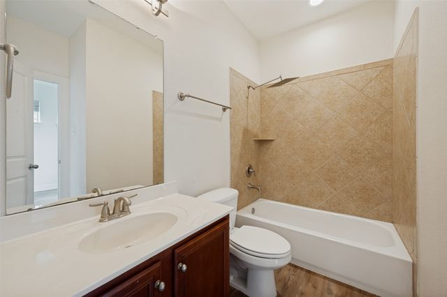 921 Brook Forest Lane, Euless, TX 76039