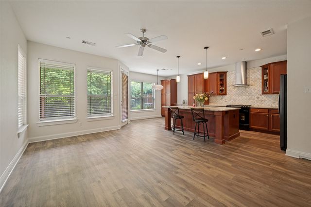 921 Brook Forest Lane, Euless, TX 76039