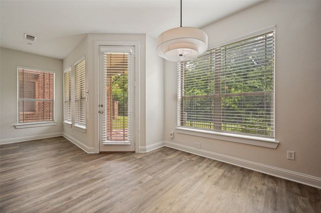 921 Brook Forest Lane, Euless, TX 76039