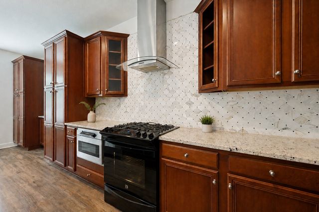 921 Brook Forest Lane, Euless, TX 76039