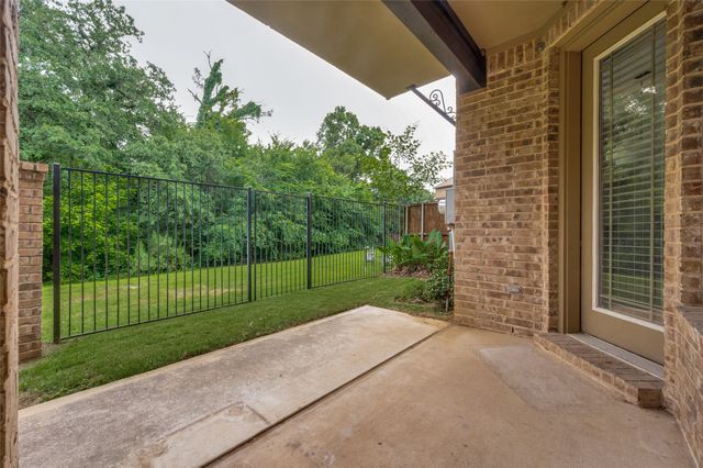 921 Brook Forest Lane, Euless, TX 76039
