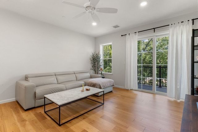 60 Coppersmith Way 304, Canton, MA 02021