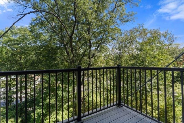 60 Coppersmith Way 304, Canton, MA 02021