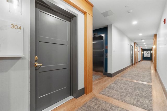 60 Coppersmith Way 304, Canton, MA 02021