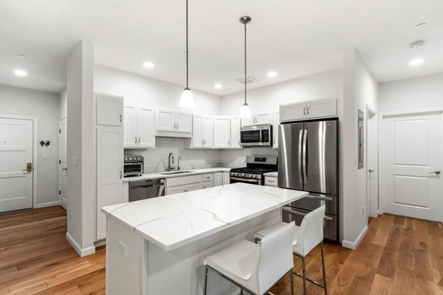 60 Coppersmith Way 304, Canton, MA 02021