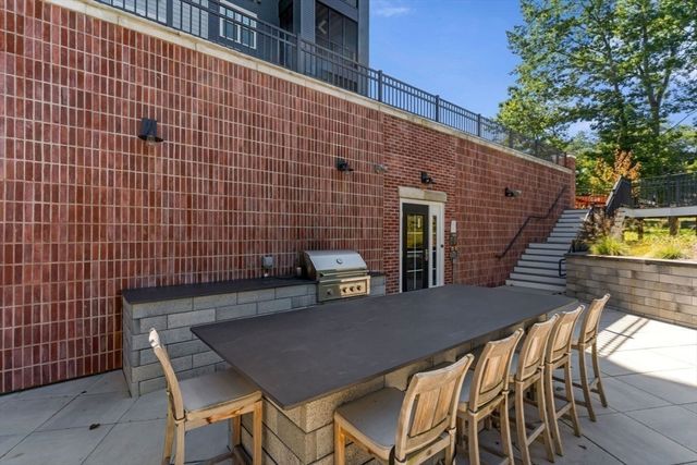 60 Coppersmith Way 304, Canton, MA 02021