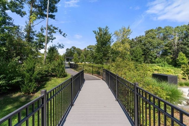 60 Coppersmith Way 304, Canton, MA 02021