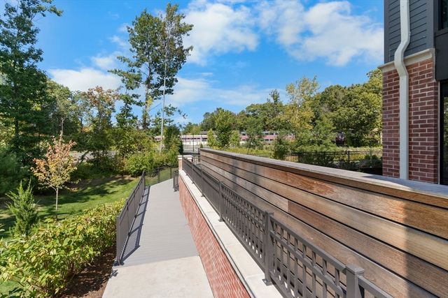 60 Coppersmith Way 304, Canton, MA 02021