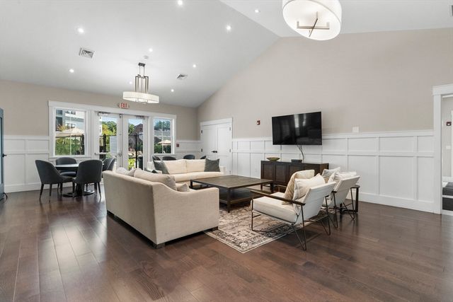 60 Coppersmith Way 304, Canton, MA 02021