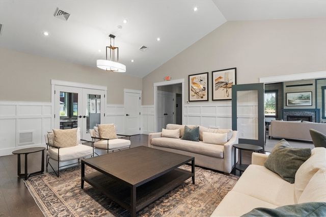 60 Coppersmith Way 304, Canton, MA 02021