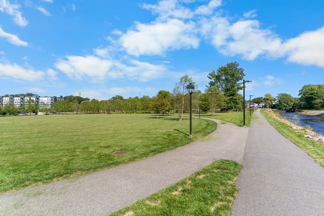 60 Coppersmith Way 304, Canton, MA 02021