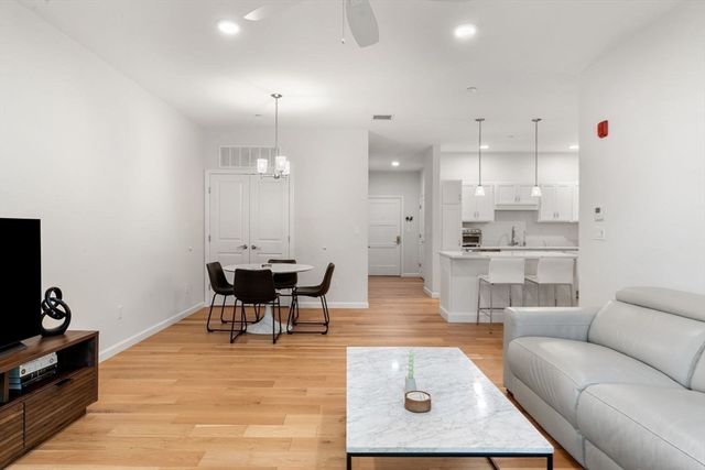 60 Coppersmith Way 304, Canton, MA 02021