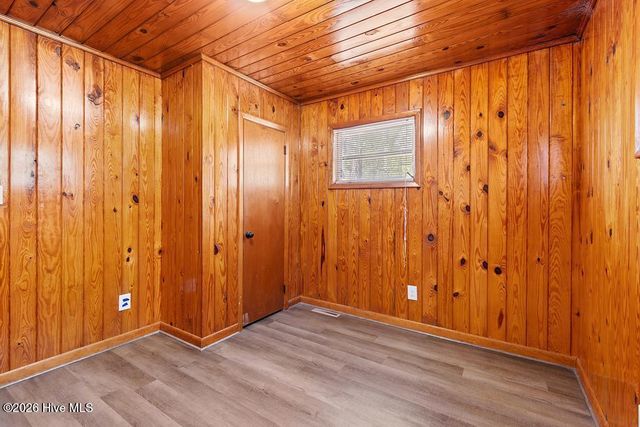 129 NE 18th Street NE, Oak Island, NC 28465