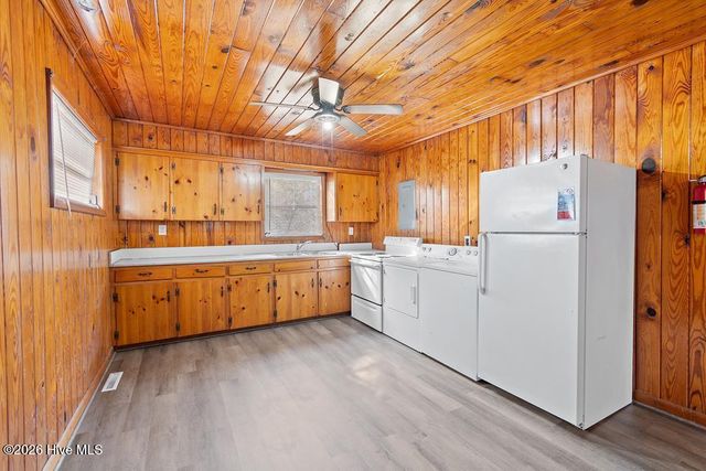 129 NE 18th Street NE, Oak Island, NC 28465