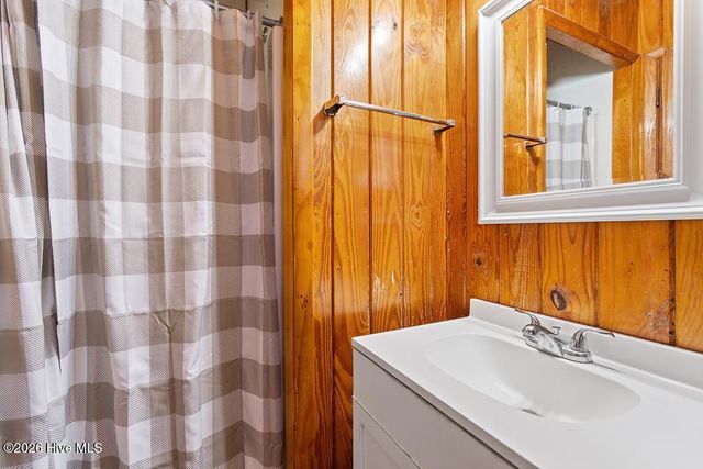 129 NE 18th Street NE, Oak Island, NC 28465