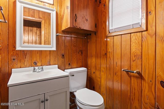 129 NE 18th Street NE, Oak Island, NC 28465