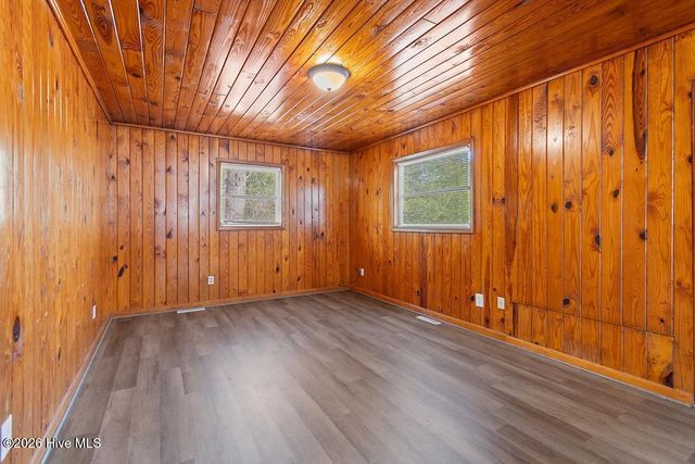 129 NE 18th Street NE, Oak Island, NC 28465