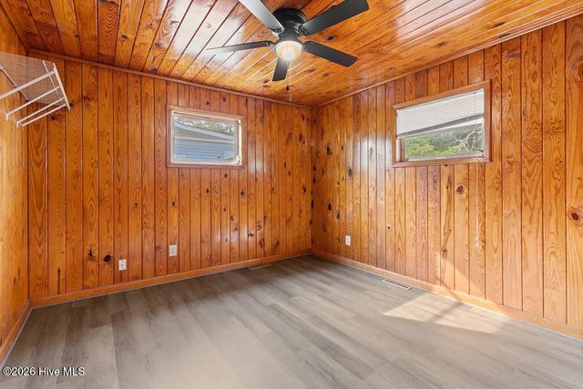 129 NE 18th Street NE, Oak Island, NC 28465