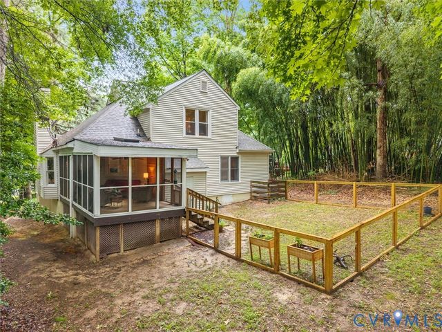 14302 Woods Walk Ln, Midlothian, VA 23112