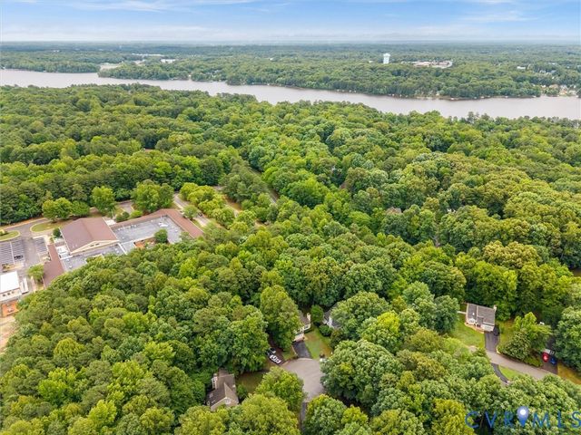 14302 Woods Walk Ln, Midlothian, VA 23112