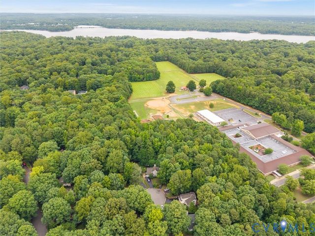 14302 Woods Walk Ln, Midlothian, VA 23112