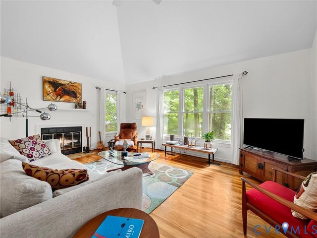 14302 Woods Walk Ln, Midlothian, VA 23112