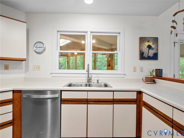 14302 Woods Walk Ln, Midlothian, VA 23112