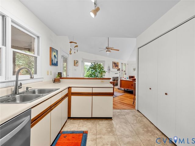 14302 Woods Walk Ln, Midlothian, VA 23112