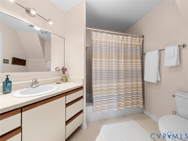 14302 Woods Walk Ln, Midlothian, VA 23112