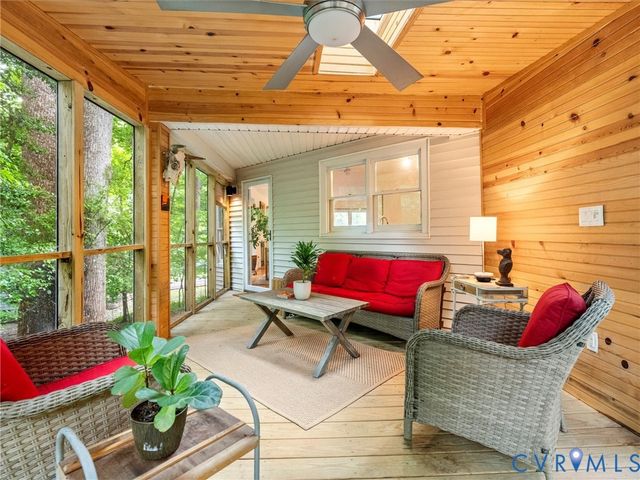 14302 Woods Walk Ln, Midlothian, VA 23112