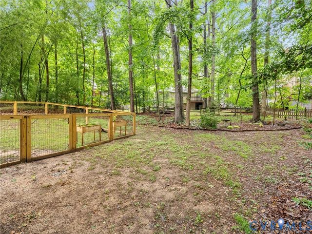 14302 Woods Walk Ln, Midlothian, VA 23112