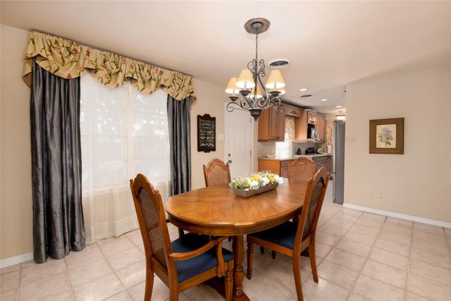 2002 Finley Road, Irving, TX 75062