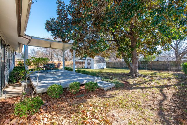 2002 Finley Road, Irving, TX 75062