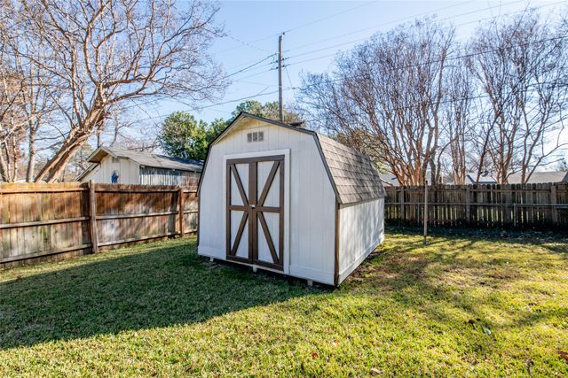 2002 Finley Road, Irving, TX 75062