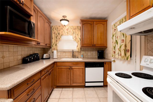 2002 Finley Road, Irving, TX 75062