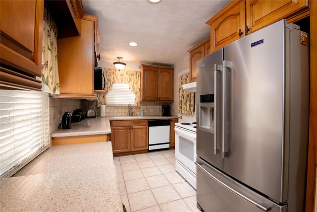 2002 Finley Road, Irving, TX 75062