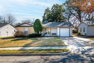 2002 Finley Road, Irving, TX 75062