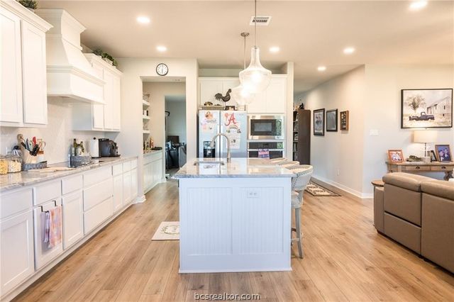 4130 Vintage Estates Court, Bryan, TX 77808