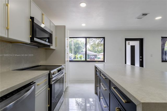 1781 NW 94th St, Miami, FL 33147