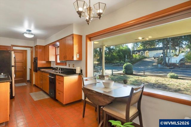 1973 Summit Av NW, Salem, OR 97304