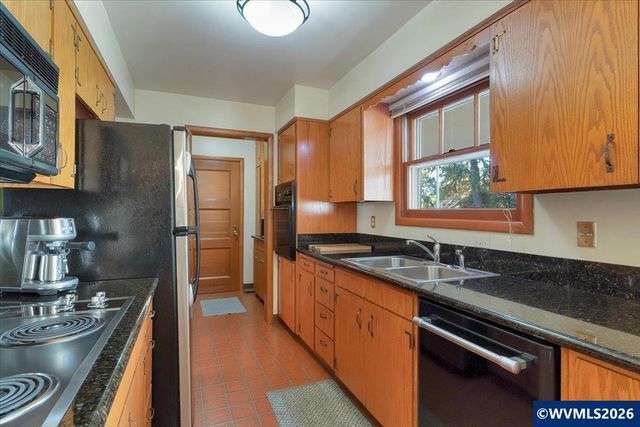 1973 Summit Av NW, Salem, OR 97304