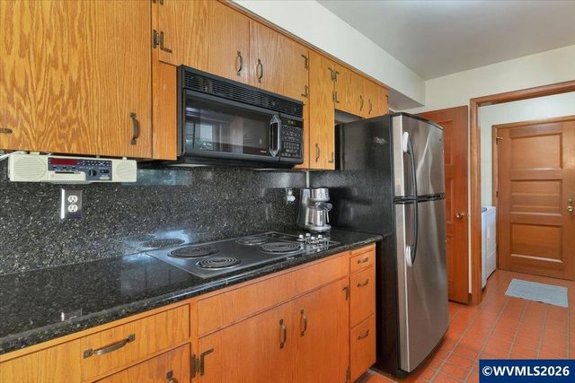 1973 Summit Av NW, Salem, OR 97304
