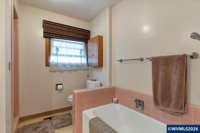 1973 Summit Av NW, Salem, OR 97304